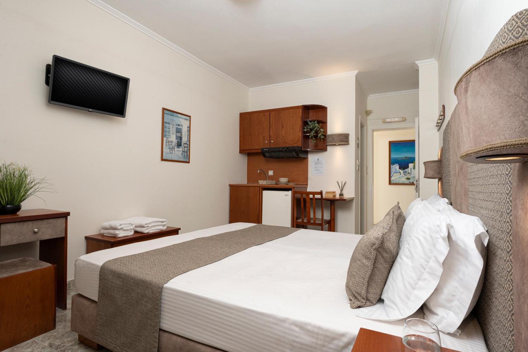 Hotel Dionysis Studios 阿达玛斯 外观 照片